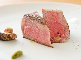 肉のプロによる”間違いない店”3選！ 肉の聖地「神戸」で、圧倒的なおいしさを堪能しよう