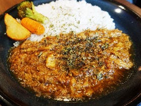 札幌スパイスカレーの名店『エイトカリー』が東京・下北沢に上陸！ 個性派カレー3種を実食レポート