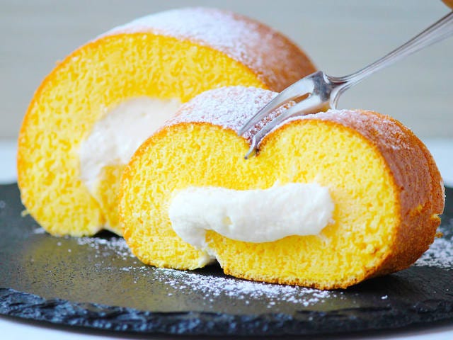 ふんわりもっちりの「ロールケーキ」はフライパンで作れる！ 基本の作り方とアレンジレシピまとめ