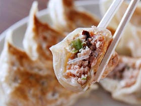 ジューシーな「焼き餃子」は、名脇役がいい味を演出！肉汁もセンスも溢れる『下北グレイヴィ餃子』