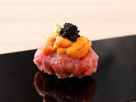 ”コスパ鮨”に予約殺到！ 本格「江戸前寿司」の味と技を味わい尽くす、赤坂『鮨いつみ』