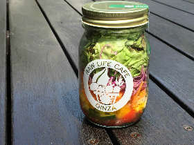 リセットしたい平日昼、銀座で話題のジャーサラダがおすすめ