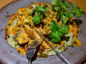 女性一人でも楽しめる！美女が案内する福岡の夜のはしご酒３軒