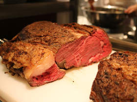 ローストビーフ界の革命児！塊肉を大胆にカットした、肉汁あふれる専門店が誕生