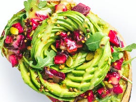 バンズの代わりがアボカド、のアボカドバーガーも！【オトコたちが考えたヘルシーなアボカド料理専門店】