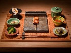 「王道の焼鳥10串＋絶品副菜10品」コースが秀逸！ 脇役のうまさで主役が輝く五反田『とり口』