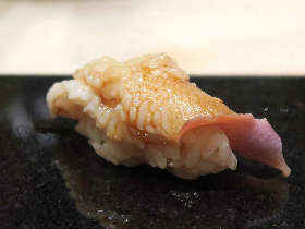 鮨屋なのに「握らない鮨屋」とグルメ通に話題！　10,000円でお腹いっぱい鮨とつまみを堪能できる名店