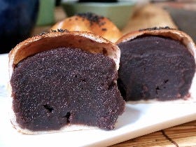 予約はすでに１カ月待ち!? 極限まであんこを詰めた下町の名物「うすかわあんぱん」がおいしすぎて大人気