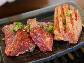 塊肉がドーンッ！ うまい、安い、使い勝手がよい、カウンター焼肉『ぼんず』に肉マイスターがやられた