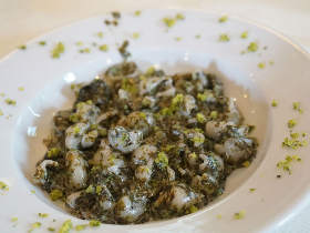 再現された元祖まかないから鯉の名店まで