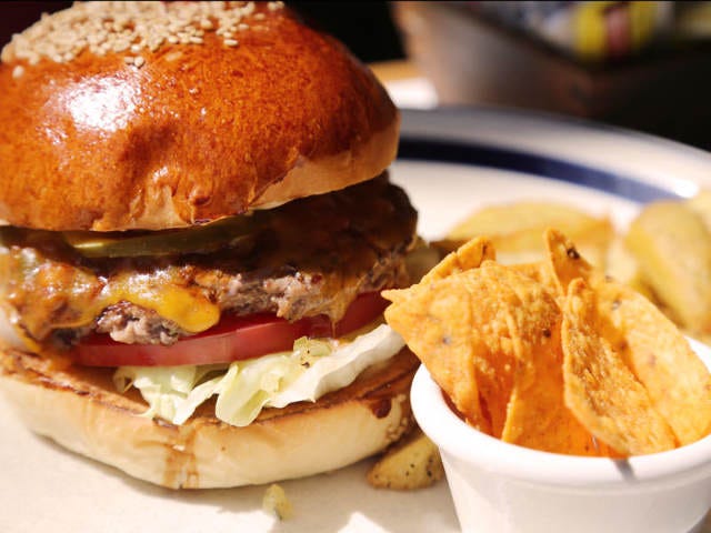 連日行列！あなたのハンバーガー欲を満たす、ジューシー＆肉厚バーガーが超話題！