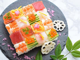 意外とカンタン！ 並べるだけで可愛く仕上がる「モザイク寿司」がお花見シーズンにおすすめ