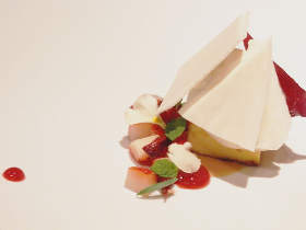 予約の取れないフレンチ店が仕掛ける！品格漂うスイーツのフルコース6皿