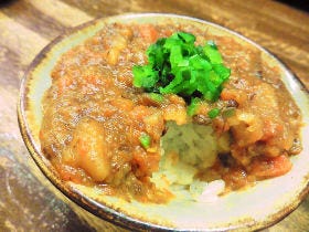 業界人が惚れた店！白金高輪のツウな〆ご飯「肉じゃがカレー」が10年変わらず旨すぎた！