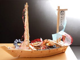 デザートはなんと「お菓子の船」！ 味覚のサプライズに驚きが止まらない、極上のフレンチが誕生
