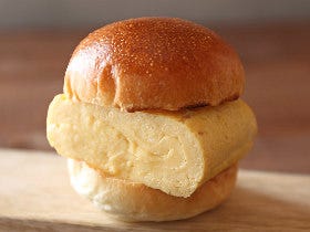 ふんわりジューシー！ 卵好きに話題の「だし巻きサンド」が家でもおいしく作れるご馳走サンドレシピ