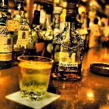 なぜ酒はバーで飲むべきなのか？