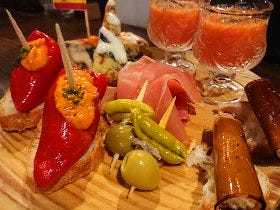 本場のスペイン・タパスを食べ尽くす！中目黒の「人気スペインバル」をハシゴ、”本物”のバル文化にハマる