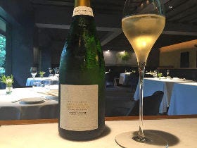 口コミ評価4.5オーバーの東京を代表するレストランでいただく知る人ぞ知る1本