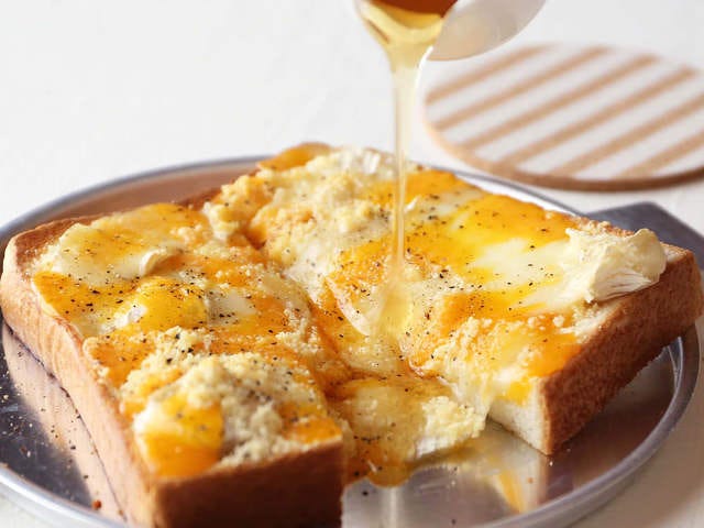 これは試したい！ ひと手間でいつものピザトーストが激変する、本格「ピッツァ風トースト」レシピまとめ