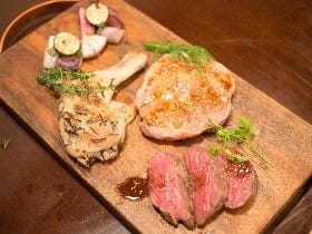 腕ある若手スペシャリスト達に注目。本格派なのにボリューム満点！ コスパ最強ビストロが南青山に登場