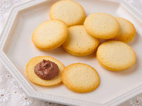 「余った卵白」が本格スイーツに早変わり！洋菓子のプロ直伝、サクッと作れる「ラングドシャ」の簡単レシピ