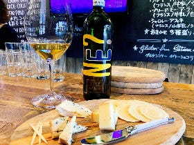 好みの「自然派ワイン」に出逢える！ 温もり溢れる至福のワインスナック、下北沢『DAMIAN』