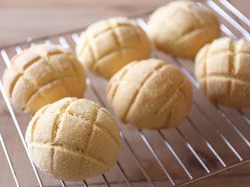 サクふわであま～い「メロンパン」がたった45分で作れる！ 発酵なしで簡単「メロンパン」レシピ