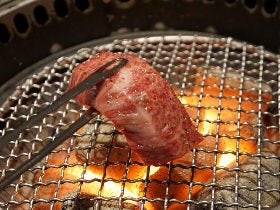 『炭火焼肉ふちおか』の黒毛和牛コースが神コスパ！ 肉のクオリティに肉マイスターも驚がくした【経堂】