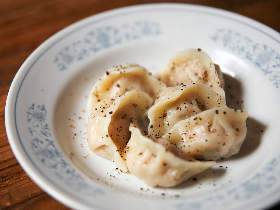 台湾好きを誘って行きたい！希少スパイス「マーガオ」の水餃子が絶品、江戸川橋『フジコミュニケーション』