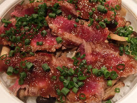 丸の内の肉食派に捧ぐ！バールのできたてステーキ丼