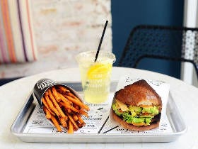 日本上陸確実？　お洒落で美味しくて手頃な価格で急成長中のビーガンカフェがNYで大注目