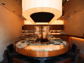 「人生を変える世界のトップレストラン10」に選ばれた、名シェフが手がける『TAKAZAWABAR』