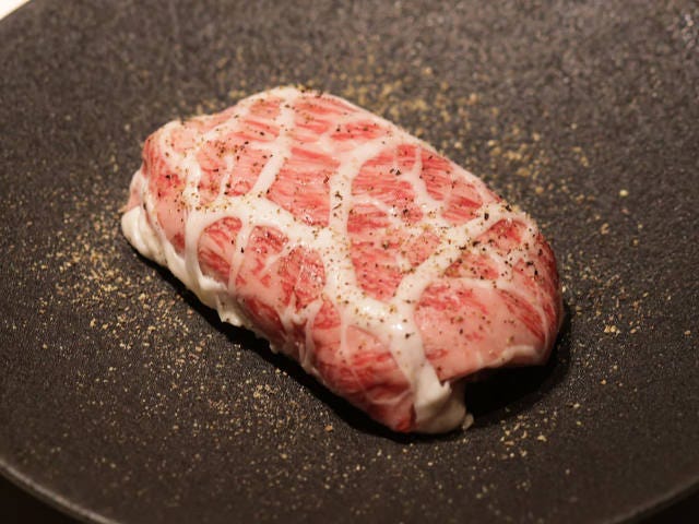 「スーパーミート」に注目！ 肉のプロによる『BarBies』の”肉料理”が絶品すぎた【日本橋】