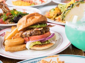 バーガー激戦区・原宿で堪能！肉の中からトロ～リ溢れ出すチーズが魅力のグルメバーガー