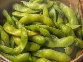 枝豆の「おいしい茹で方」のポイントは3つ！さやの両端に切り込みを入れる・茹でる前に塩揉み・流水NG！
