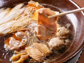 「親子丼」発祥の店に行列がとまらない！ 老舗『鳥料理 玉ひで』が伝承してきた味づくりの秘密【人形町】