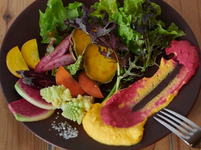 農場から食卓へ。身体にいい自然な食材を！ 神田にオープンした『サスティナブルキッチン ROSY』