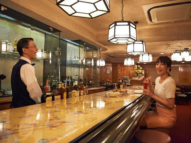 【ツウしか知らない！】新宿のど真ん中で見つけた昭和な空間でイキな料理と酒を味わう