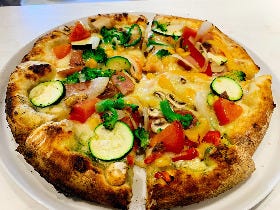 世界一有名なピザ店の新業態が日本初上陸！ 自由にカスタムできるピザ店『クチノバ』【新宿】