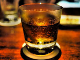 【酒場の常識論】カフェではない「大人のための正統派バー」では何を注文し、どうふるまうべきか？