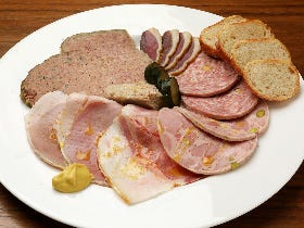 自家製「シャルキュトリー」が超おいしい！ フランス郷土料理を思う存分味わえる『ビストロ トポロジー』