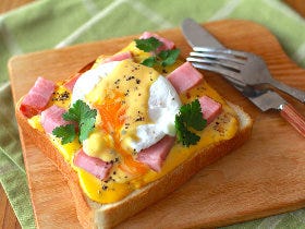 食パンが絶品グルメに大変身！朝食が３倍楽しくなる、ご馳走トーストアレンジまとめ