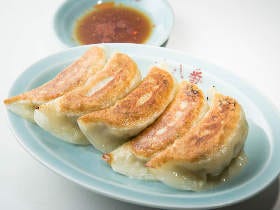 餃子とニラソバがズバ抜けてうまい！ 浅草・かっぱ橋のツウが愛する町中華『十八番』は地元民のオアシス