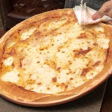 とろ～りチーズとぱりぱり生地にハマる！未体験のおいしさ「フォカッチャ・ディ・レッコ」を頬張ろう