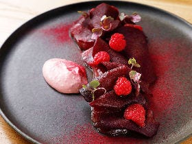 まさに代々木上原のオアシス！ビストロと器ギャラリーが併設した、センス溢れるレストラン『AELU』