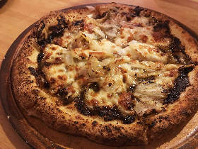 看板も電話番号もないのにお客が集う、蔵前に佇む『コントワールクアン』は唯一無二の大人のファミレス