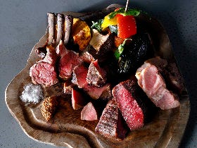 中野の肉レストラン『me at park』はガッツリ豪快、コスパ抜群！ 本気でウマい肉を喰らおう