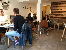 やっと美味しいコーヒーが飲めるようになったパリのプティカフェ