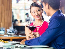 女性にモテる「積極的な男」とは？ しつこい男にならないためのポイント5つ【女性142名にアンケート】